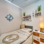 - Haus F, App 0f1207 Lejlighed
