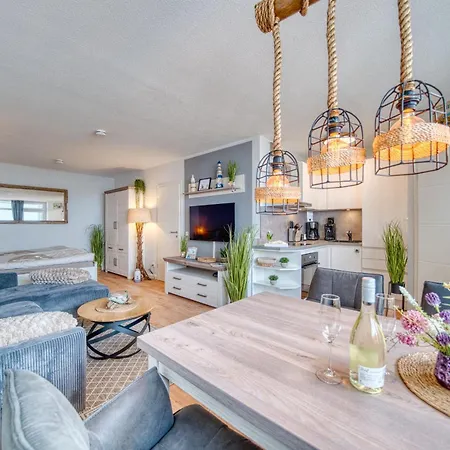 - Haus F, App 0f1207 *