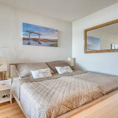 - Haus F, App 0f1207 *